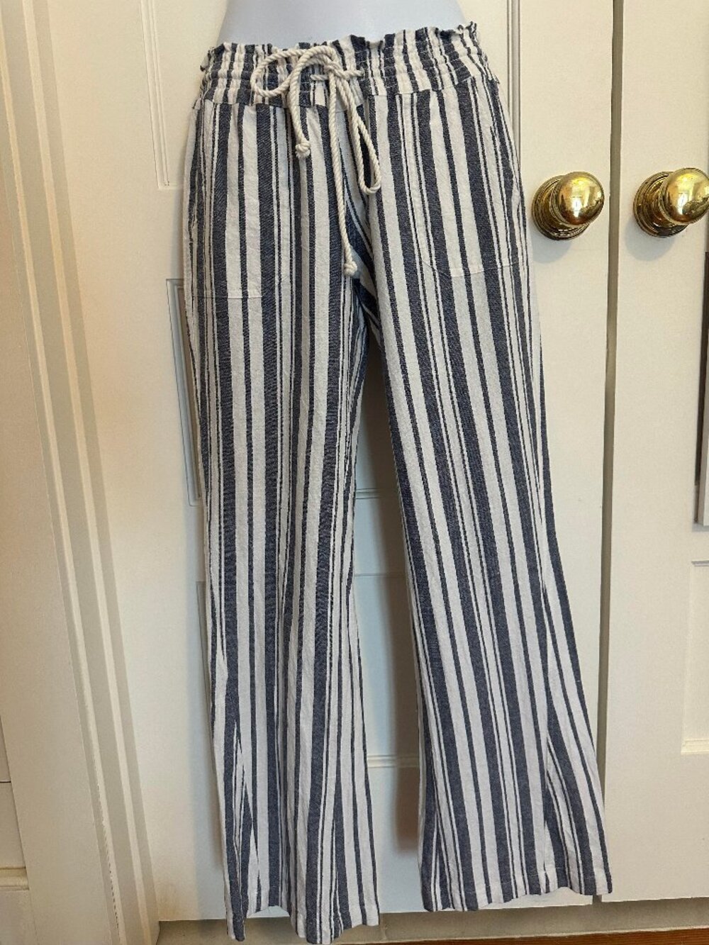 Roxy Women's Wide-Leg Pants with Blue Stripes - Size X-Small (EUC)